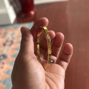 Gold bracelet openable